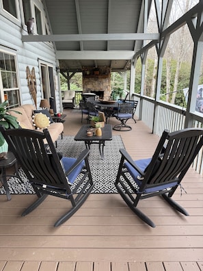 屋外ダイニングエリア