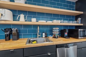 Private kitchen - CasaATX: Where Austin living meets comfort and style (Austin)