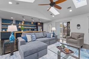Living area - CasaATX: Where Austin living meets comfort and style (Austin)
