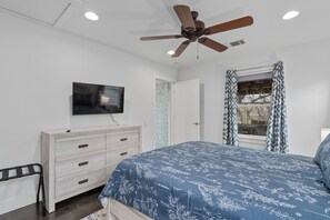 1 bedroom, iron/ironing board, WiFi, bed sheets - CasaATX: Where Austin living meets comfort and style (Austin)
