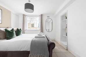 Room - Spacious 2 Bed, 2 Bath Zone 2 Flat with Garden (London)