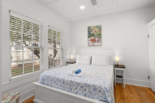 Laurel’s Historic Downtown 1930s Cottage