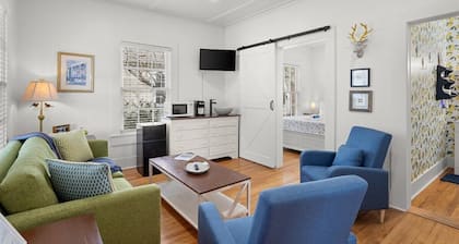 Laurelâs Historic Downtown 1930s Cottage