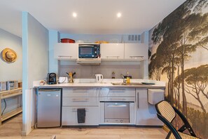 Private kitchen - La Boheme Studio Provence Terrace Parking Air Conditioning (Lorgues)