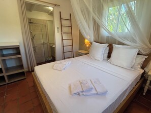 1 bedroom, iron/ironing board, free WiFi, bed sheets - Charming air-conditioned cottage in the heart of nature (Lamentin)
