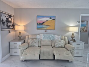 Living area - 2-bedroom apartment with water view in great location (Jensen Beach)