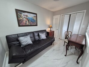 Living area - 2-bedroom apartment with water view in great location (Jensen Beach)