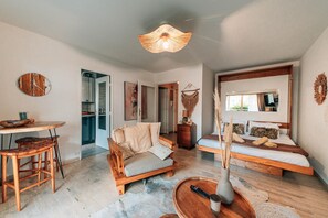 1 bedroom, WiFi, bed sheets - Studio Riviera – Beach, Pool, AC, Parking (Saint-Raphaël)