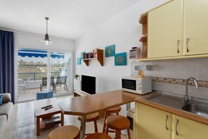 Interior - Vacation Apartment 'Vista Golf' with Sea View, Shared Pool and Wi-Fi (Mogán)
