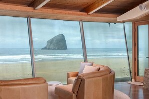 Interior - The Sandcastle at Haystack Rock - Oceanfront Gem (Cloverdale)