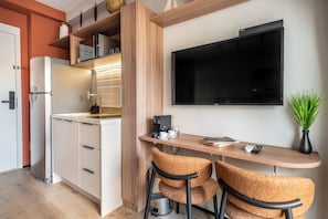 Apartamento conforto, cozinha, vista para a cidade | Cozinha privada | Geladeira grande, máquina de café expresso