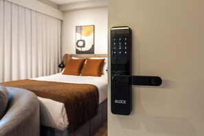 Comfort Apartment, Kitchen, City View | Laptop workspace, iron/ironing board, free WiFi - StayHome Allianz Park Queen Bed Varanda (São Paulo)