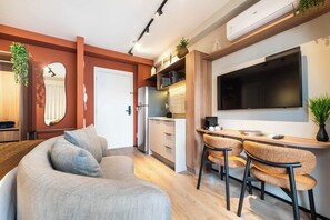 Apartemen Comfort, dapur, pemandangan kota | Area keluarga