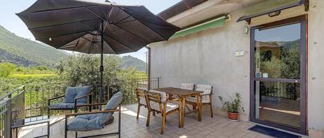 屋外ダイニングエリア