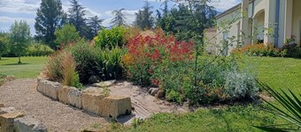 House on large plot with panoramic view