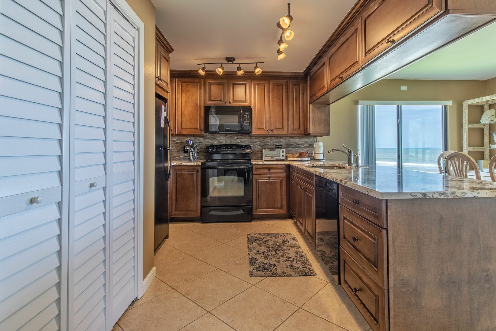 Hus - flera sängar - balkong - utsikt mot stranden (Errol By The Sea 301) | Eget kök