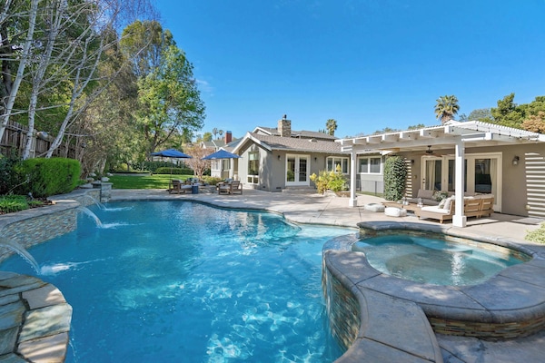 Living Room | Smart TV & Sectional Sofa