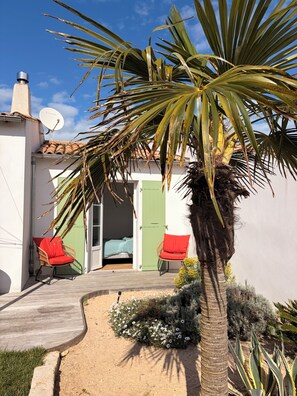 Terrace/patio - 🌿 L'ARS DE VIVRE - Exceptional house in Ars-en-Ré | Swimming pool | 10 pers. (Ars-en-Ré)