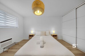 Iron/ironing board, free WiFi - Chic Miami Studio - Gym and Free Parking (North Miami)