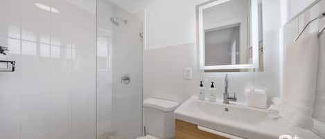 Studio | Bathroom
