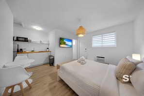 Studio - Chic Miami Studio - Gym and Free Parking (North Miami)