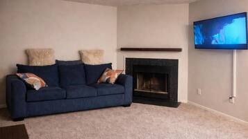 Smart TV, fireplace