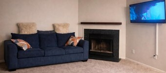 Cozy 2-bedroom condo in charming Newport News with AC