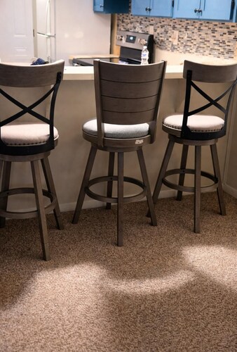 Cozy 2-bedroom condo in charming Newport News with AC