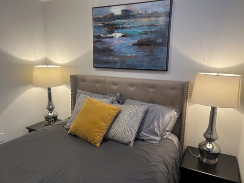 Rosemary’s Cozy Corner - 2 Bedroom Suite w/Private Entry in Brighton