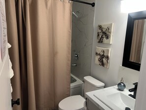 Hårtørrer, håndklæder, Sæbe, Toiletpapir