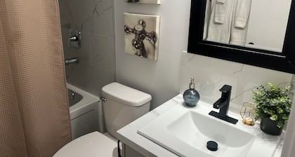 Rosemary’s Cozy Corner - 2 Bedroom Suite w/Private Entry in Brighton