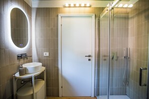 Apartment, Partial Lake View | Bathroom | Shower, hair dryer, towels, soap - La Ca di Nosee (Nesso)
