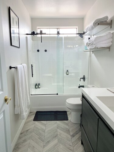 Family Friendly 3BR 2BA In The Middle of LA