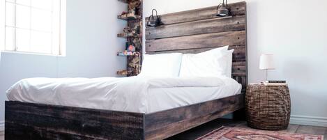 3 bedrooms, internet, bed sheets
