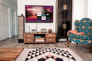 Interior - Family Friendly 3BR 2BA In The Middle of LA (Los Angeles)