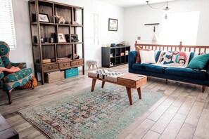 Living area - Family Friendly 3BR 2BA In The Middle of LA (Los Angeles)
