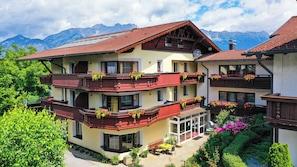 Exterior - Cozy, bright apartment for holidaymakers in the Tyrolean mountains! (Mutters)