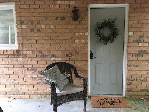 Cozy 1-bedroom Studio in enchanting Peachtree City with AC