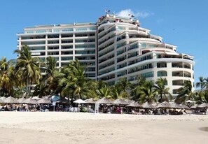 Exterior - Luxury 3-Bedroom Beachfront Condo | Bay View Grand Ixtapa   (Ixtapa Zihuatanejo)