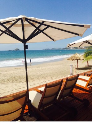 Beach - Ixtapa Oceanfront Secure Oasis: Private Jacuzzi, 3BR Luxury & Bay Views (Ixtapa Zihuatanejo)