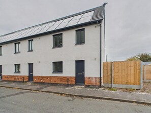 Exterior - Belle Vue Terrace (Newport)