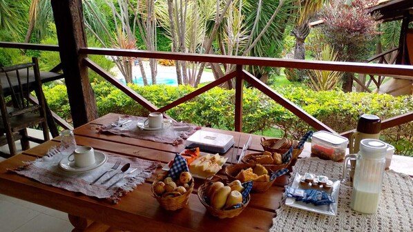 屋外ダイニングエリア