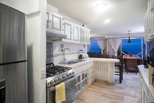 Superior-Apartment, Balkon, Meerblick | Eigene Küche