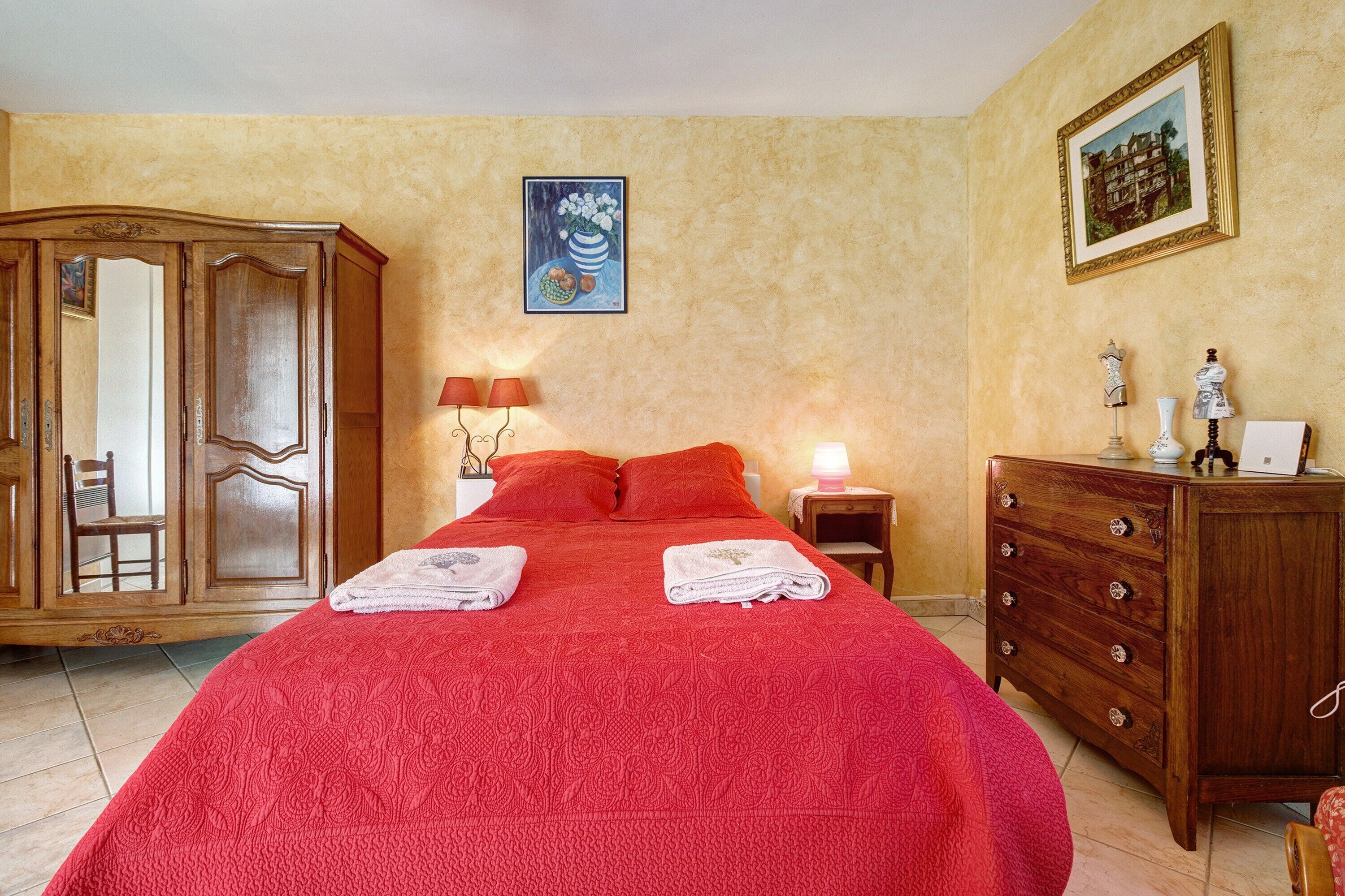 1 habitación, tabla de planchar con plancha, wifi y ropa de cama 