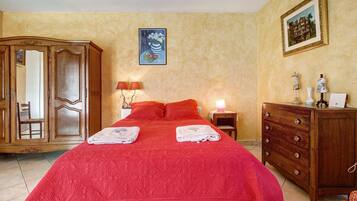 1 habitación, tabla de planchar con plancha, wifi y ropa de cama