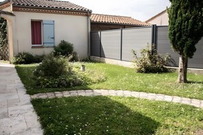 Property grounds - Gîte la Cache-maille in Bias (Bias)