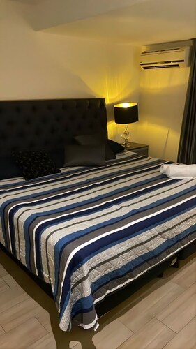 Elegant and safe apartment 5 minutes from AKRON Stadium!