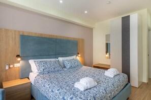 1 chambre, coffres-forts dans les chambres, fer et planche à repasser