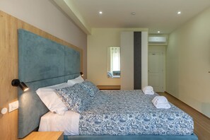 1 chambre, coffres-forts dans les chambres, fer et planche à repasser