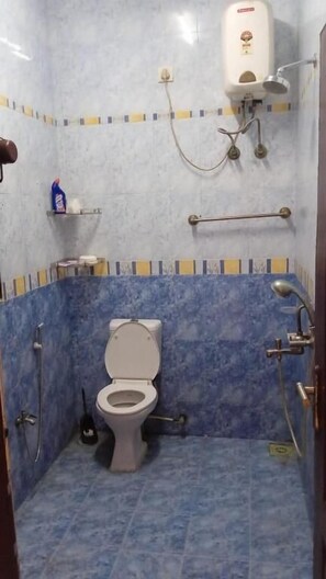 Deluxe Room | Bathroom